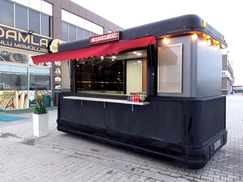 Kırmızı tenteli ve servis tezgâhlı konteyner kafe büfesi