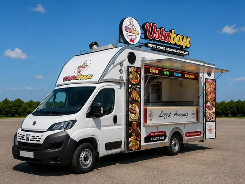 Marka panelli, servis cephesi açık Ustabaşı catering aracı