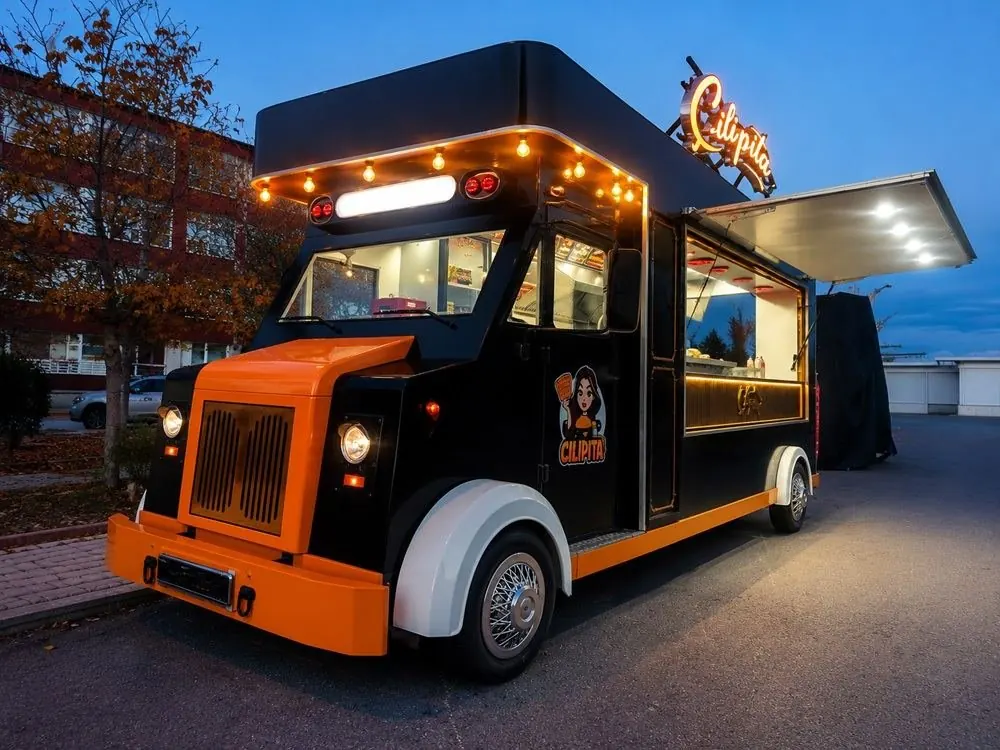 Cilipita food truck, front three-quarter