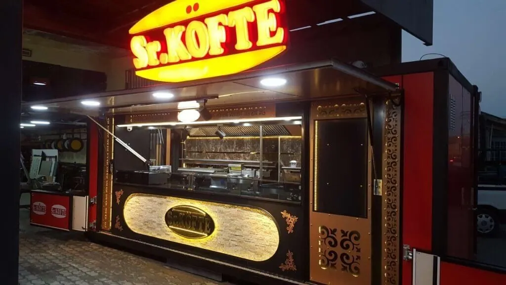 Sr. Köfte container restaurant at night