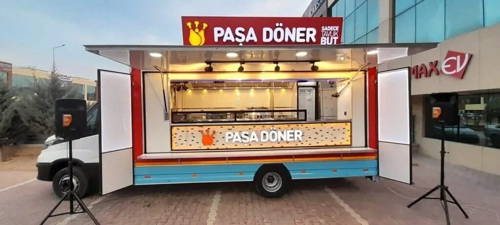 Paşa Döner food truck with both serving sides open