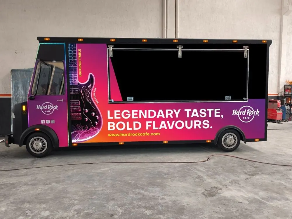 Hard Rock Cafe food truck'ı, yandan görünüm